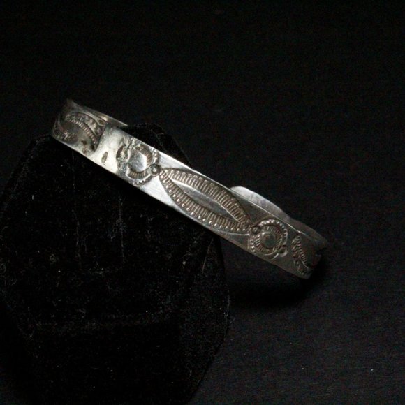 Vintage Native American Navajo Hand Tooled Sterling Silver Cuff Bracelet - Picture 7 of 10
